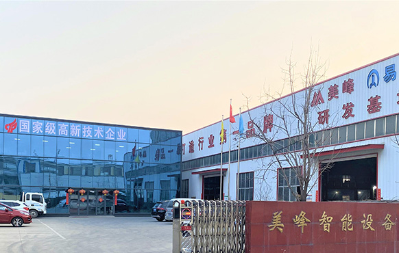 阿不來(lái)提·阿不都熱西提副主席，時(shí)任國(guó)家質(zhì)檢總局局長(zhǎng)王勇、婁勤儉副部長(zhǎng)與參賽選手合影留念